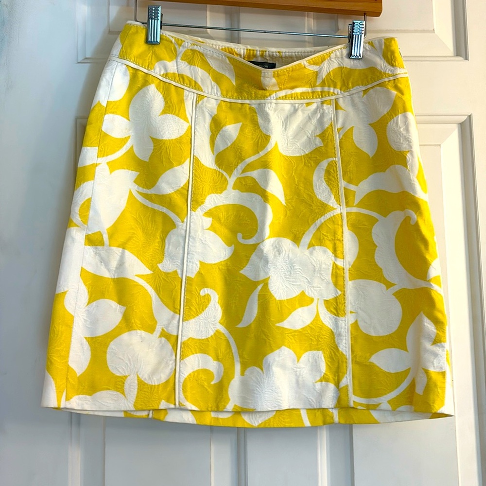 Ann Taylor Detailed Yellow & White Mini Skirt in Size 4 fully lined
